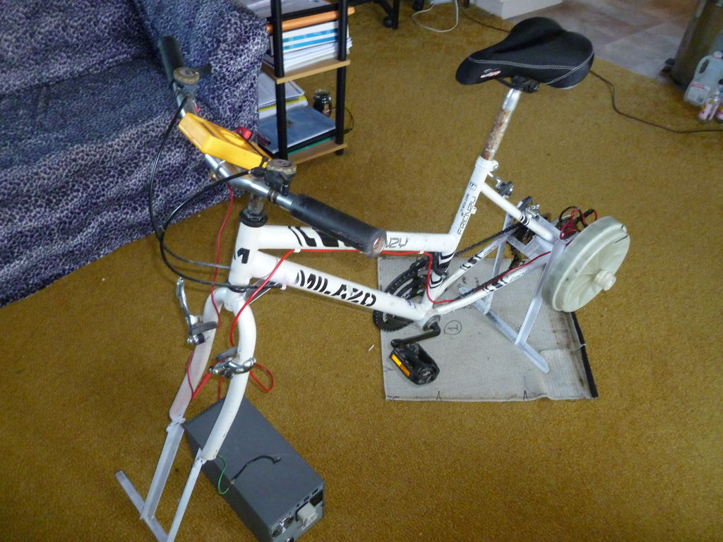 Велотренажер из велосипеда с генератором