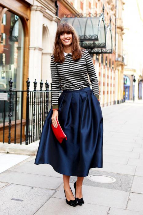 a dark blue skirt with what to wear