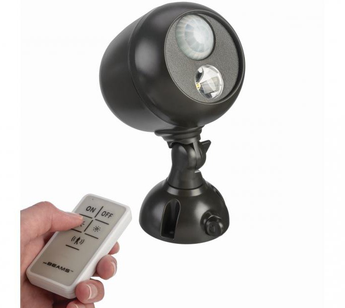 Видеокамера для дома с датчиком движения. Датчик движения с камерой. Прожектор для видеокамеры. Motion sensor Light with Battery. Remote Spotlight.