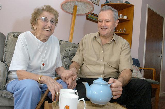 уход за пожилыми людьми с правом наследования жилья