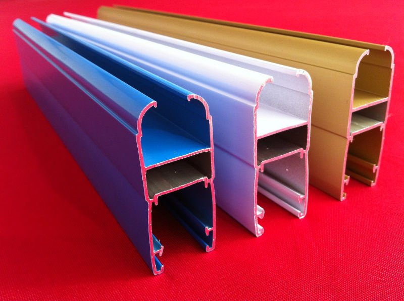 Colored aluminum glazing profile