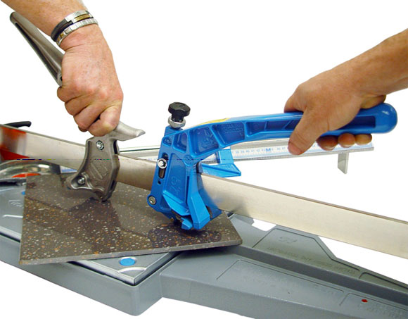 Manual tile cutters