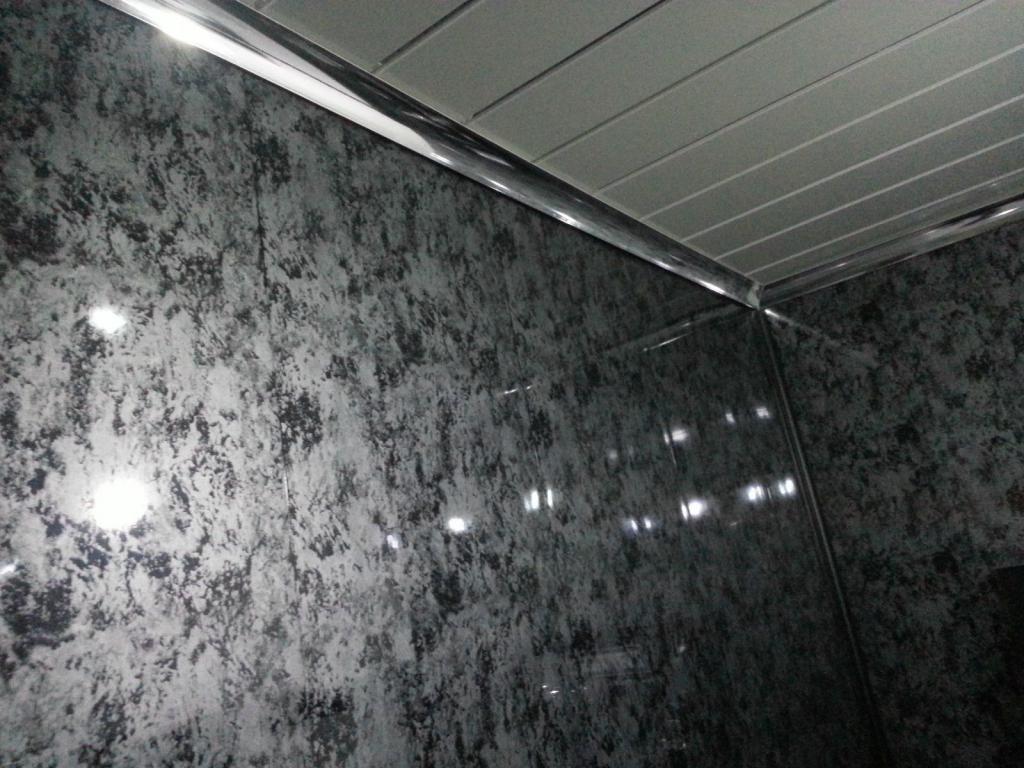 установка реечного потолка в ванной