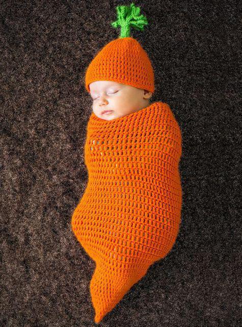  Вязаный костюм морковки