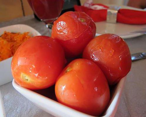 Помидоры с морковной ботвой: рецепт