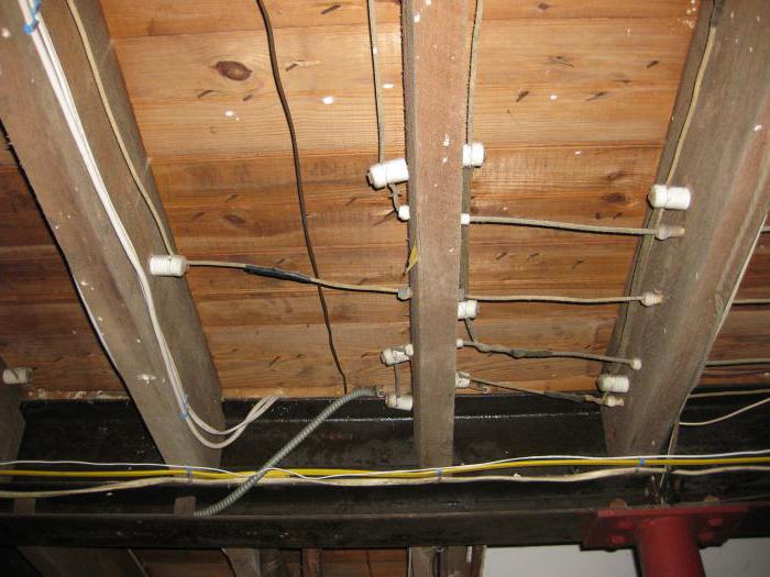 Монтаж открытой электропроводки в деревянном доме