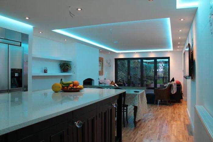 Plinth ceiling for LED strip