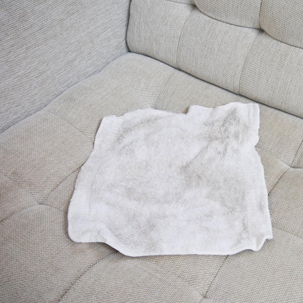 Как почистить диван в домашних условиях?