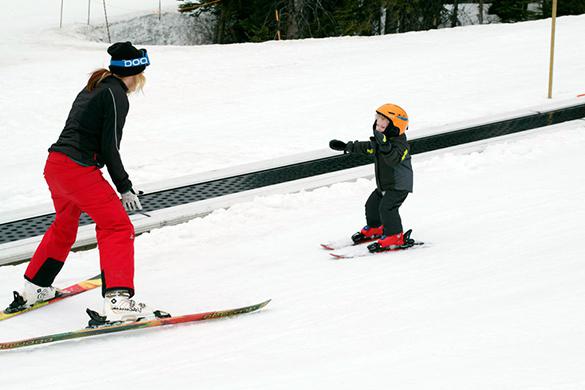 Учим детей кататься на лыжах