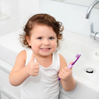 с какого возраста надо чистить зубы ребенку