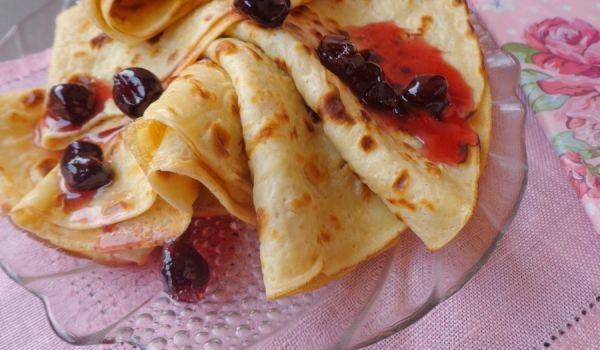 Thin pancakes in milk with boiling water