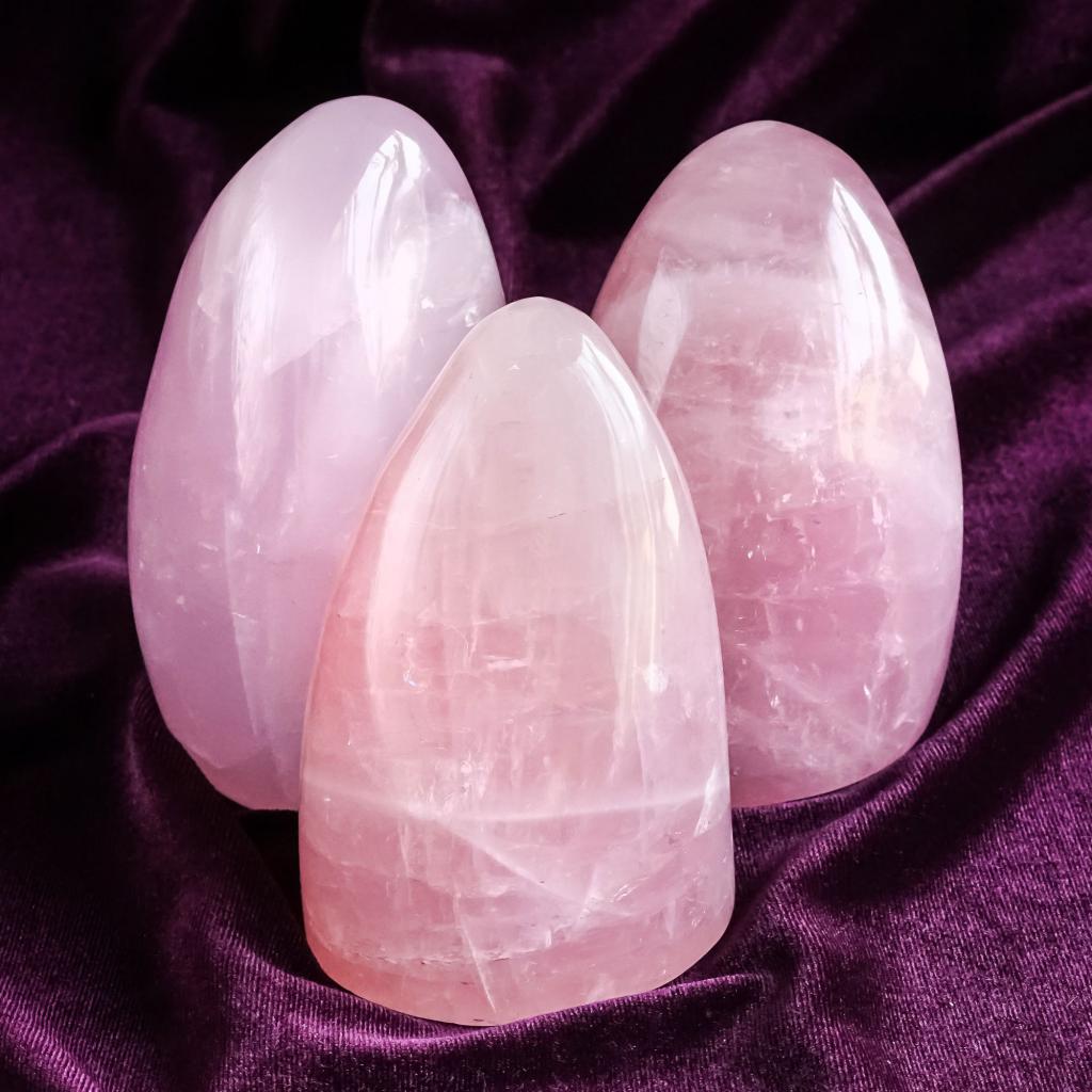 розовый кварц камень свойства