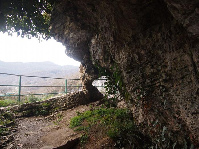 Ahshtyr Gorge and Ahshtyr Cave