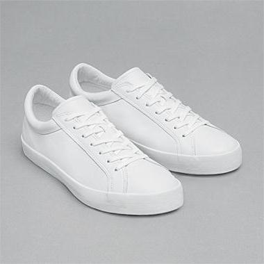 what to wear with white sneakers