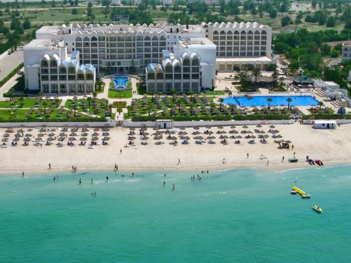 пляж в отеле Amir Palace 5*
