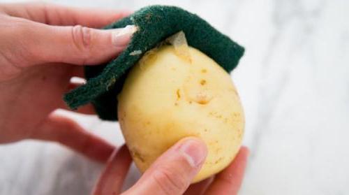 как быстро и легко почистить молодую картошку