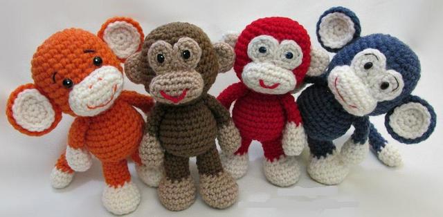 crochet monkey with a description