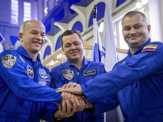 зарплата космонавта в россии 