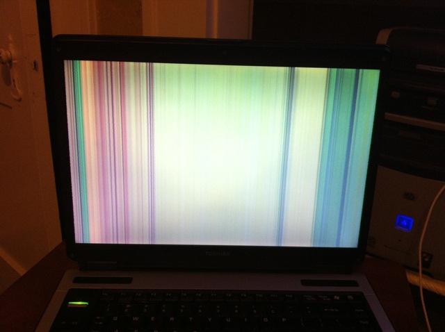 Разноцветные полосы на экране ноутбука 