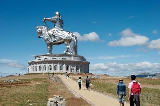 памятник чингисхану в монголии высота