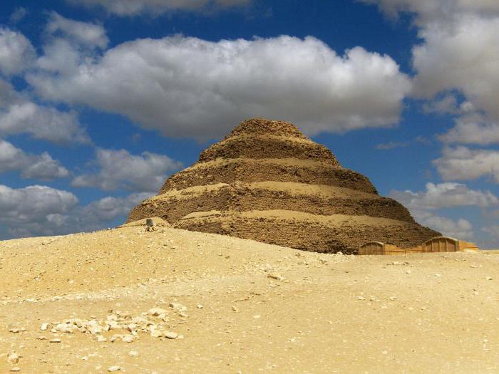 ступенчатая пирамида джосера фото