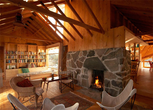 интерьер гостиной деревянного дома