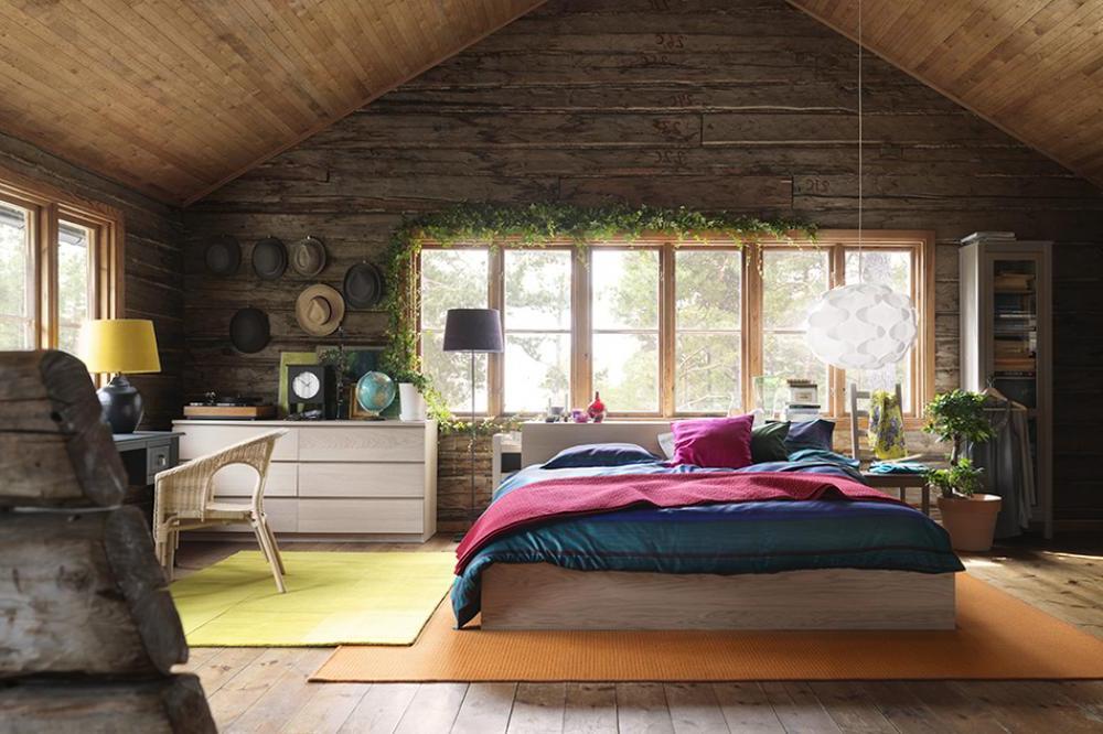 интерьер спальни деревянного дома