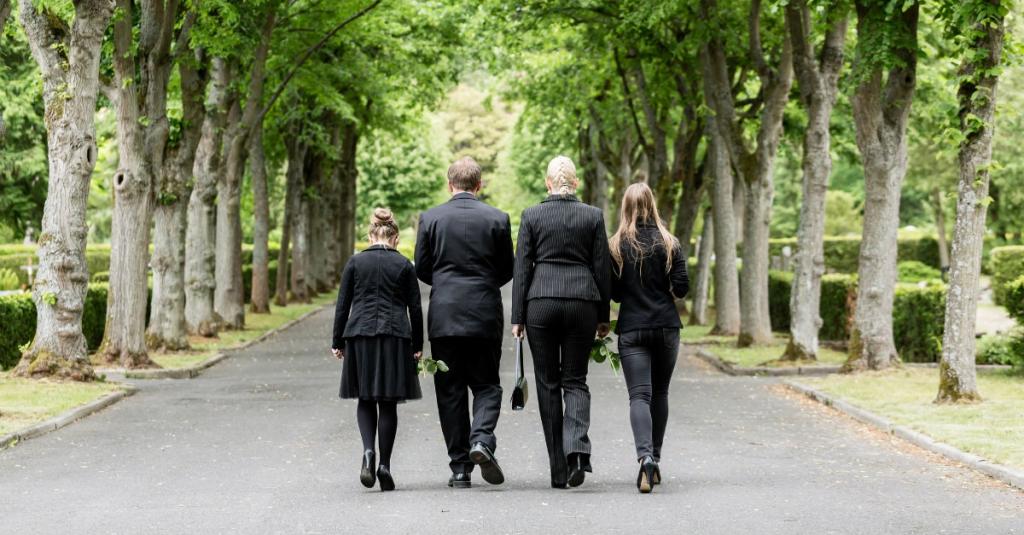 почему беременным не стоит участвовать в похоронах