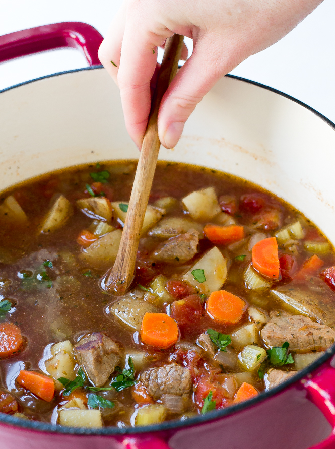 Рецепт простого супа с мясом и картошкой. Суп из говядины. Суп на мясном бульоне. Похлебка из говядины. Овощной суп с говядиной.