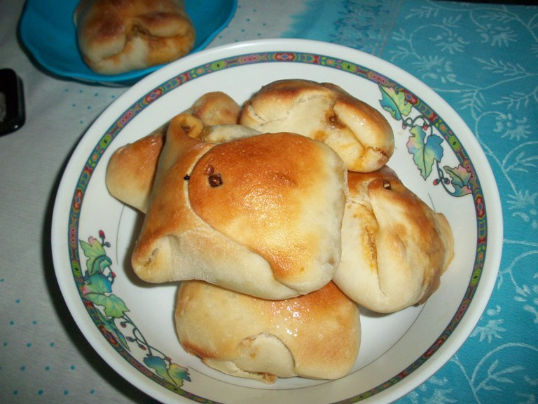 buns with onion and egg