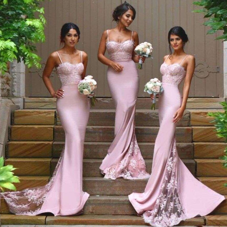 Розовые платья подружек невесты