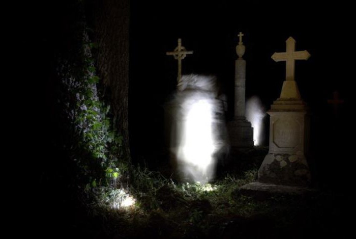 реальные призраки на кладбище 