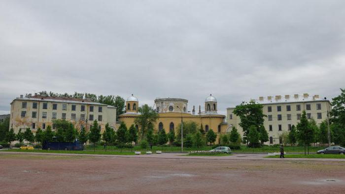 чесменская церковь и чесменский дворец 