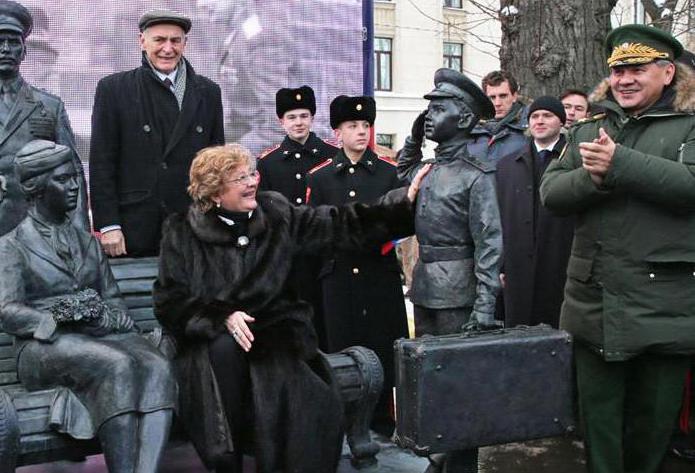 monument to the film officers on the Frunze embankment