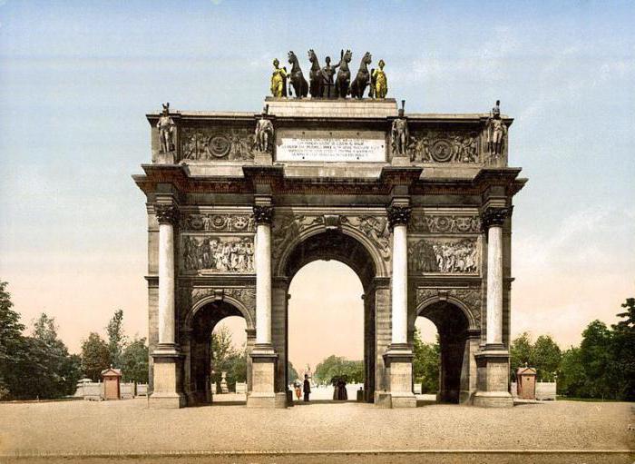 Arch on Carruzel Square