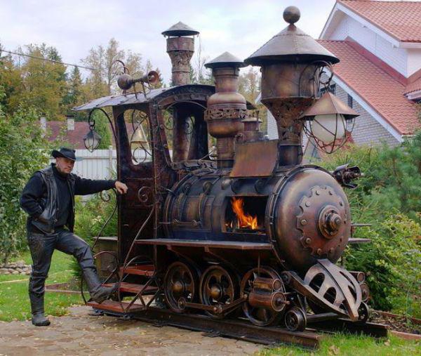 Brazier in the form of a steam locomotive