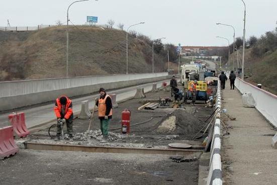 bridge across the Kuban in Varenikovskaya when they open