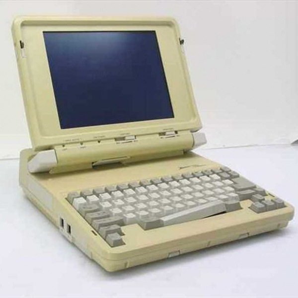 В каком году появился первый ноутбук datapoint 2200