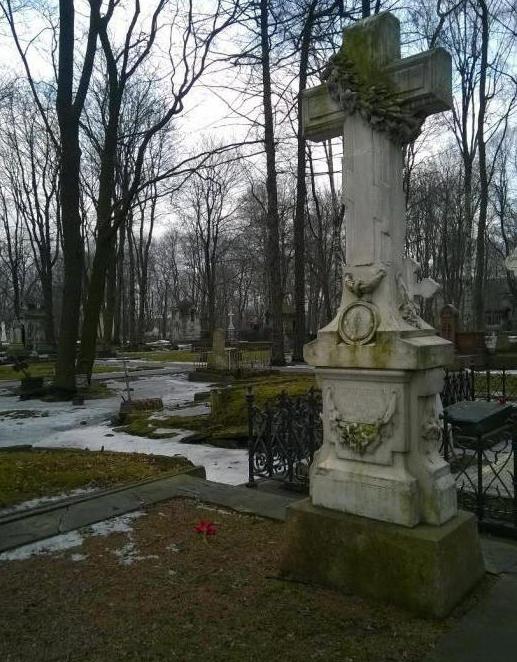где находится новодевичье кладбище в санкт петербурге