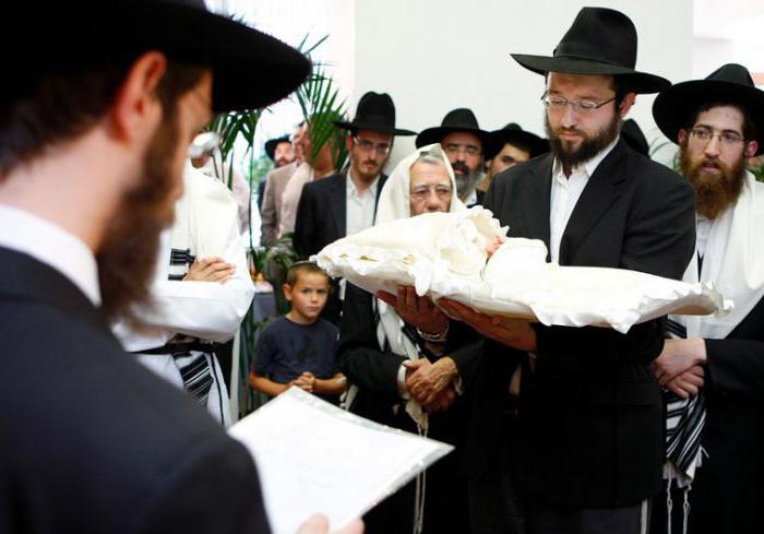 Обрезание у евреев является составной частью культуры народа, для них это очень простая операция и совершенно безопасная.