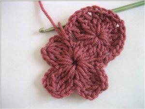 knitting the second row of petals