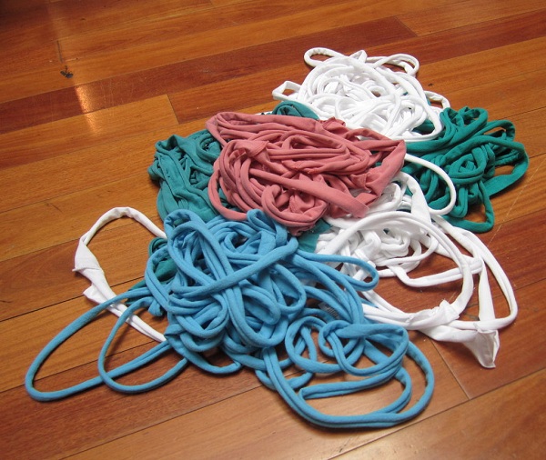 knitted ribbons from t-shirts