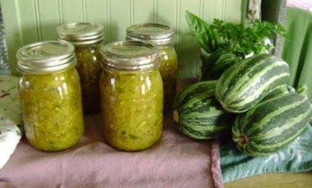 canned food for winter from zucchini