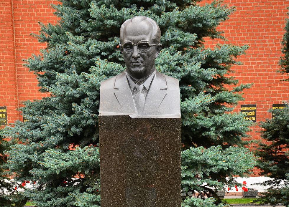 Bust on the grave of Andropov