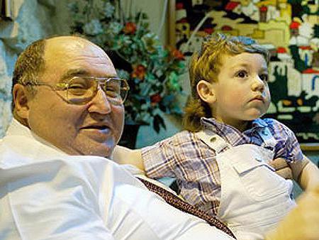 Сколько лет сыну Баскова Николая?