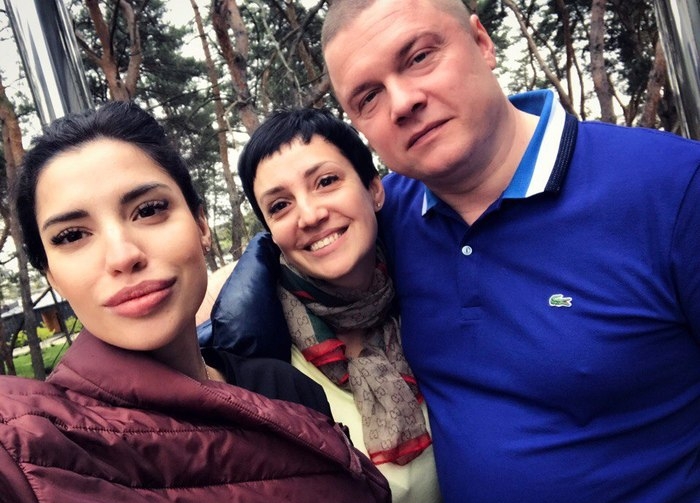 Лиза Шароха с родителями