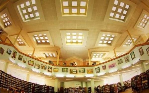 Областная библиотека Самары на проспекте Ленина