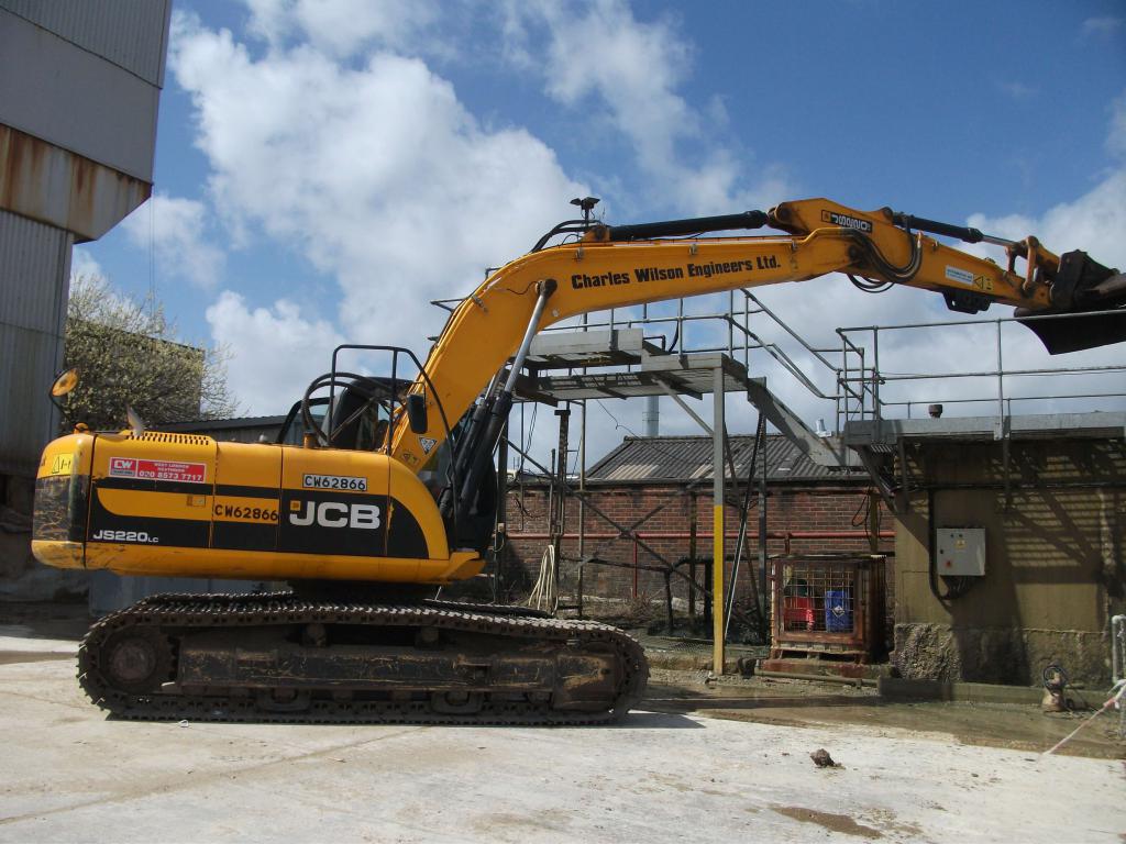 jcb 220 specifications