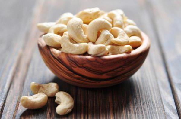 how many cashews can you eat per day