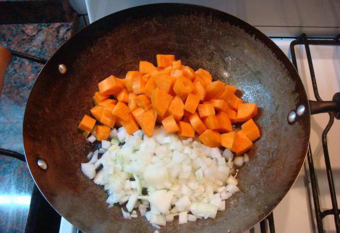 калорийность свинины тушеной с луком и морковью